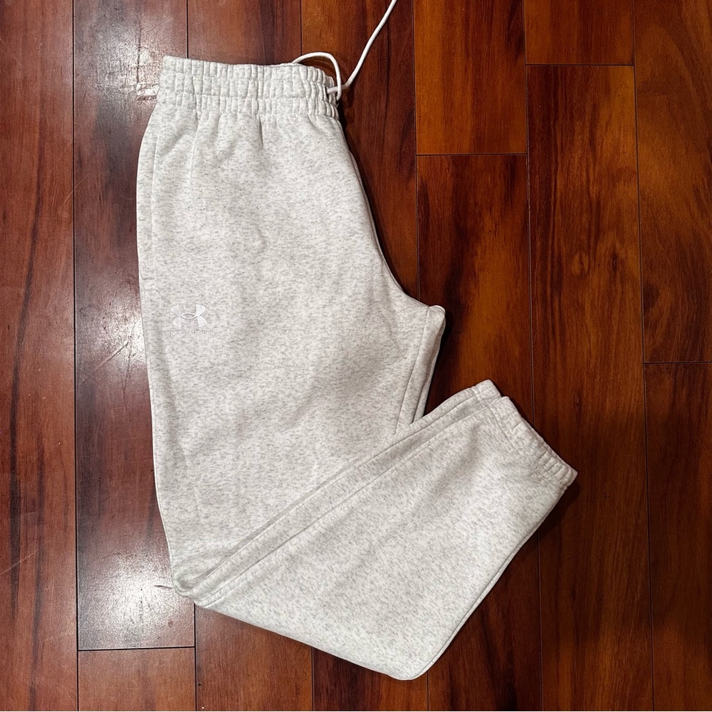 Under Armor Grey joggers - perfect for a relaxed fit #loungewear
Size L